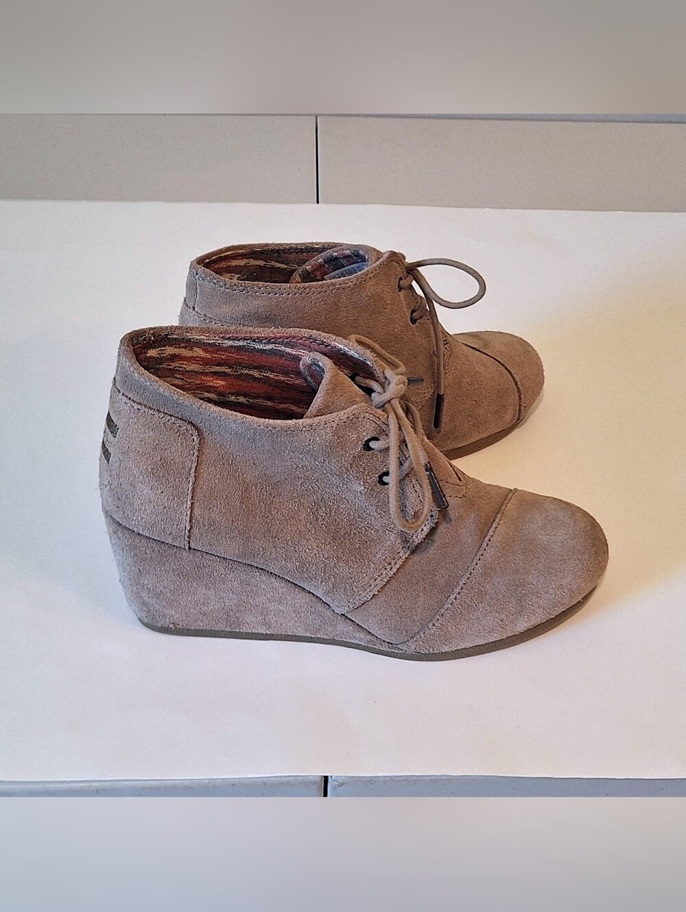 Toms Desert Wedge Taupe Suede Booties Size 8